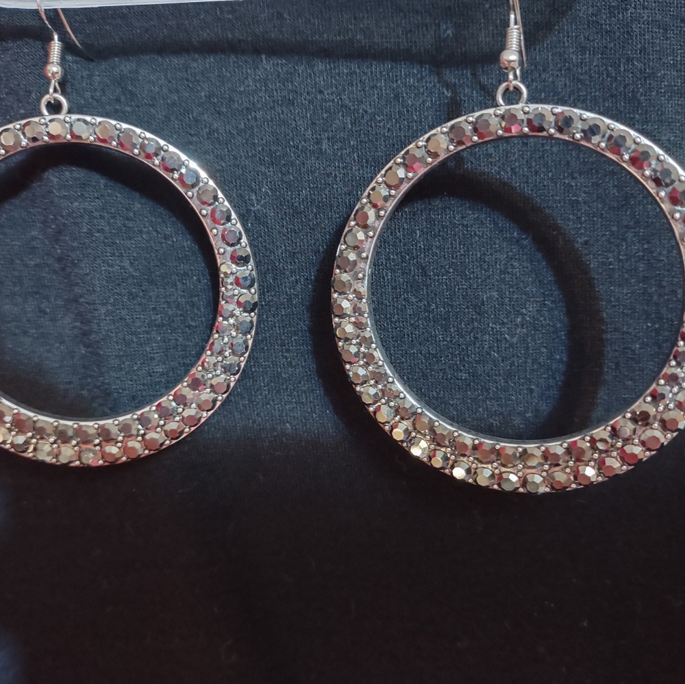 earrings - Picture 4 of 4